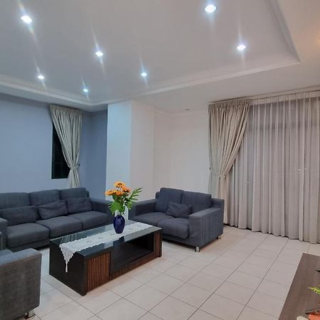 Kenyalang Emerald Riverine Resort Homestay Kuching Kültér fotó